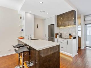 Sleek Modern Pad next to Spark Arena Free Parking - Auckland - 5
