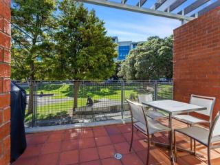 Sleek Modern Pad next to Spark Arena Free Parking - Auckland - 1
