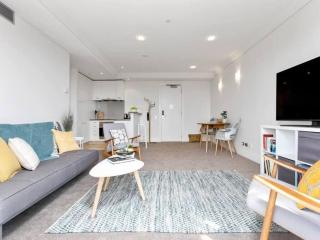 Bright One Bedroom Beauty with Balcony and Unbeatable Views - Auckland - 4