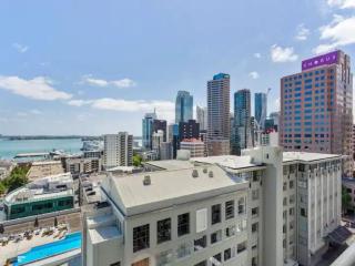 Stunning view studio with Balcony - Gym, Pool and Free Parking! - Auckland - 1