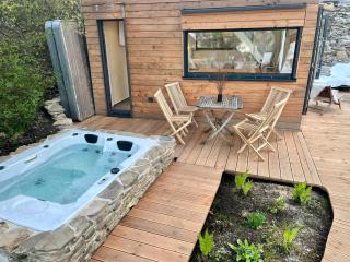 Tinyhouse Minimalus III mit Whirlpool im Grünen - 9