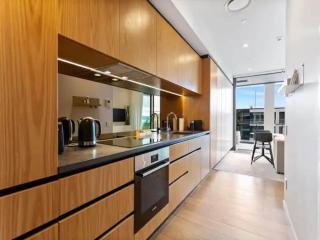 Sleek Modern Studio with Balcony by Zodiak Stays - 5