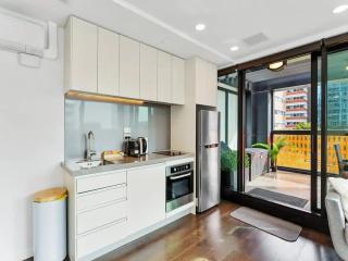 Two bedroom apartment - large balcony central - Auckland - 6