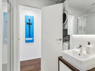 Two bedroom apartment - large balcony central - Auckland - 3