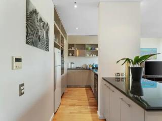 Lovely view apartment - free parking, pool and gym - Auckland - 3