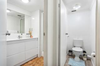 Lovely 2-Bedroom Apartment with Free Parking - Auckland - 3