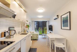 Prime location - 2 bedroom urban retreat - 8