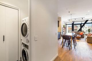 Modern living in prime location - Auckland - 5