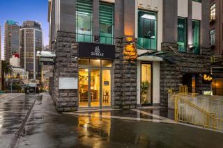 Modern living in prime location - Auckland - 7
