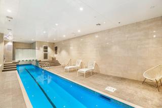 Sleek central apartment with a private balcony - Auckland - 8