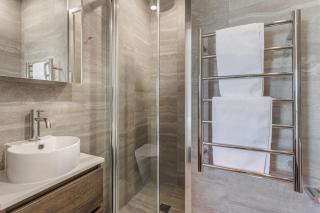 Fresh & sleek Grey Lynn unit with private patio - Auckland - 1