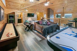 Gritz Carlton Lodge, 2 Large cabins, 2 pools, 2 theater Rooms, 2 Game Rooms, Free Tickets - 3