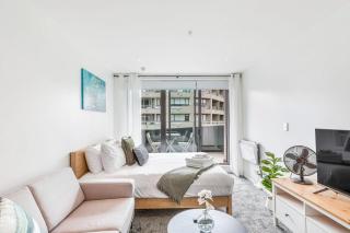 Central studio + private balcony - Auckland - 1