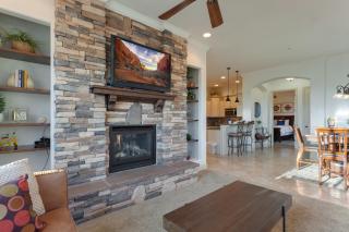 Coral Springs A8 3 Bedrooms BBQ Grill, Cable TV, 2 Private Fireplaces, Soaker Bathtub Resort Pool - Hurricane - 5