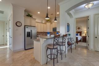 Coral Springs A8 3 Bedrooms BBQ Grill, Cable TV, 2 Private Fireplaces, Soaker Bathtub Resort Pool - Hurricane - 3