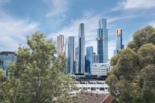 City Lights and Lake Breezes near Albert Park - 8
