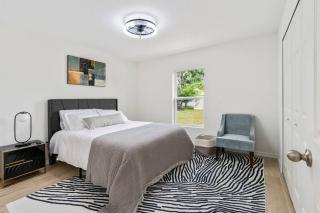 spacious 4-bedroom WITH KING BED - Palm Coast - 3