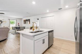 spacious 4-bedroom WITH KING BED - Palm Coast - 1