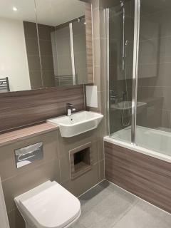 Luxurious 2 Bedroom Apartment - Barking - 6