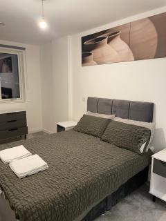 Luxurious 2 Bedroom Apartment - Barking - 2