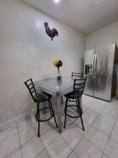 Calm 3 Bedroom apartment - Newark - 8