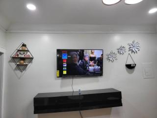 Calm 3 Bedroom apartment - Newark - 6