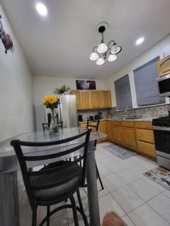 Calm 3 Bedroom apartment - Newark - 1