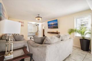 5 minutes walk to beach 4BR/2baths - 7