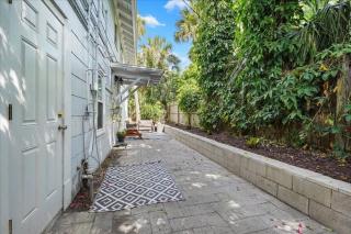 5 minutes walk to beach 4BR/2baths - 4