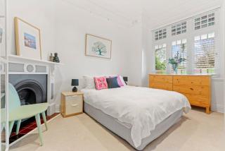 Bright Home in Trendy Newtown close to the Park - 5