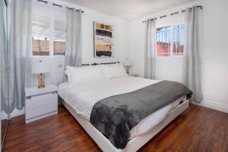 Hollywood Vibes: Luxury 3BR Home in Trendy West LA - Los Angeles - 9