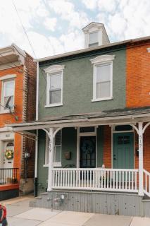 Comfy renovated townhome - heart of Downtown Lancaster - 9