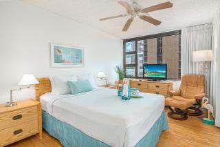 Waikiki Banyan Cozy Condo Suite - Ocean View with Free Parking! - 8