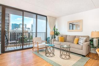 Waikiki Banyan Cozy Condo Suite - Ocean View with Free Parking! - Honolulu - 1