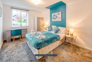 The Sale Modern Oasis by Parydise Properties - Spacious Luxe 2-Bed Living - Sleeps 6 with Gated Parking - Designed for Business & Leisure Stays - 0