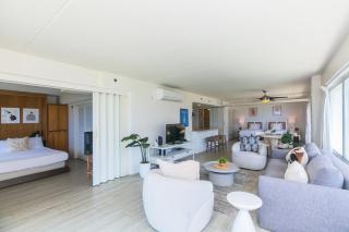 Two Bedroom Condo Overlooking Ala Wai Boat Harbor - 9