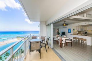 Two Bedroom Condo Overlooking Ala Wai Boat Harbor - Honolulu - 3