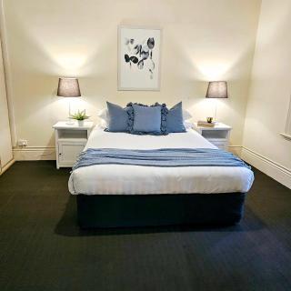 Cobb&CoHouse 4 Queen Bedrooms, 3 Bathrooms, BendigoCBD Lock up Garage - Bendigo - 4