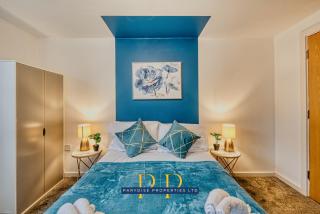 The Sale Modern Oasis by Parydise Properties - Spacious Luxe 2-Bed Living - Sleeps 6 with Gated Parking - Designed for Business & Leisure Stays - 2