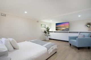 Idyllic 4-Bed Home With Alfresco Area Near Beach - 8