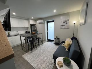 Apt with Aircon & Loft Bedroom Great Location - Devonport - 4