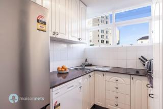 Apmnt With Parking, Balcony, Pool & Harbour Views - 2