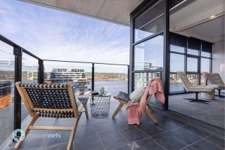 Modern 2 Bdrm Apt with Water Views 2x Car Spots - 2