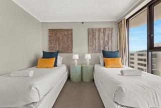 2 Bdrm Apt in 'Aquarius' Surfers Broadbeach - Gold Coast - 4