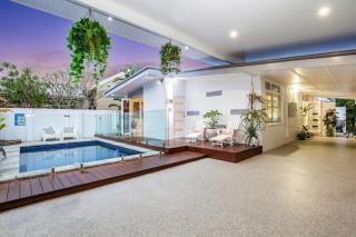 Gold Coast-Miami Mid-Century Beach Home With Pool - 0
