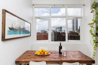 Top Floor 1 Bedroom Apt with Views Close To CBD - Sydney - 4