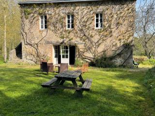 Spacieuse maison au bord de la rivière, proche du Mans, avec équipements modernes, idéale pour familles - FR-1-410-440 - 9