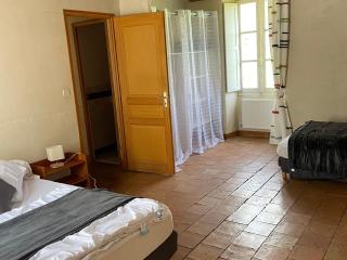 Spacieuse maison au bord de la rivière, proche du Mans, avec équipements modernes, idéale pour familles - FR-1-410-440 - 2