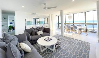 Absolute Beachfront Bliss on Kings Beach - Caloundra - 8