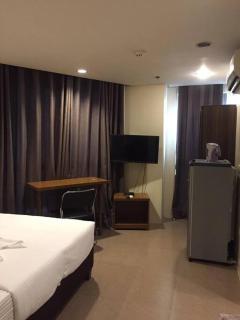 Spacious Studio Apartment B303 - 7